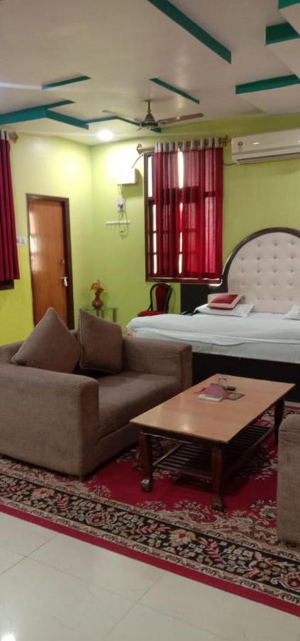 Jaya Palace Hotel By Wb Inn Dhaulpur Exterior photo